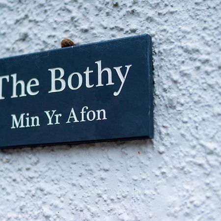 Riverside Bothy In Heart Of Scenic Harbour Village Solva Exterior photo