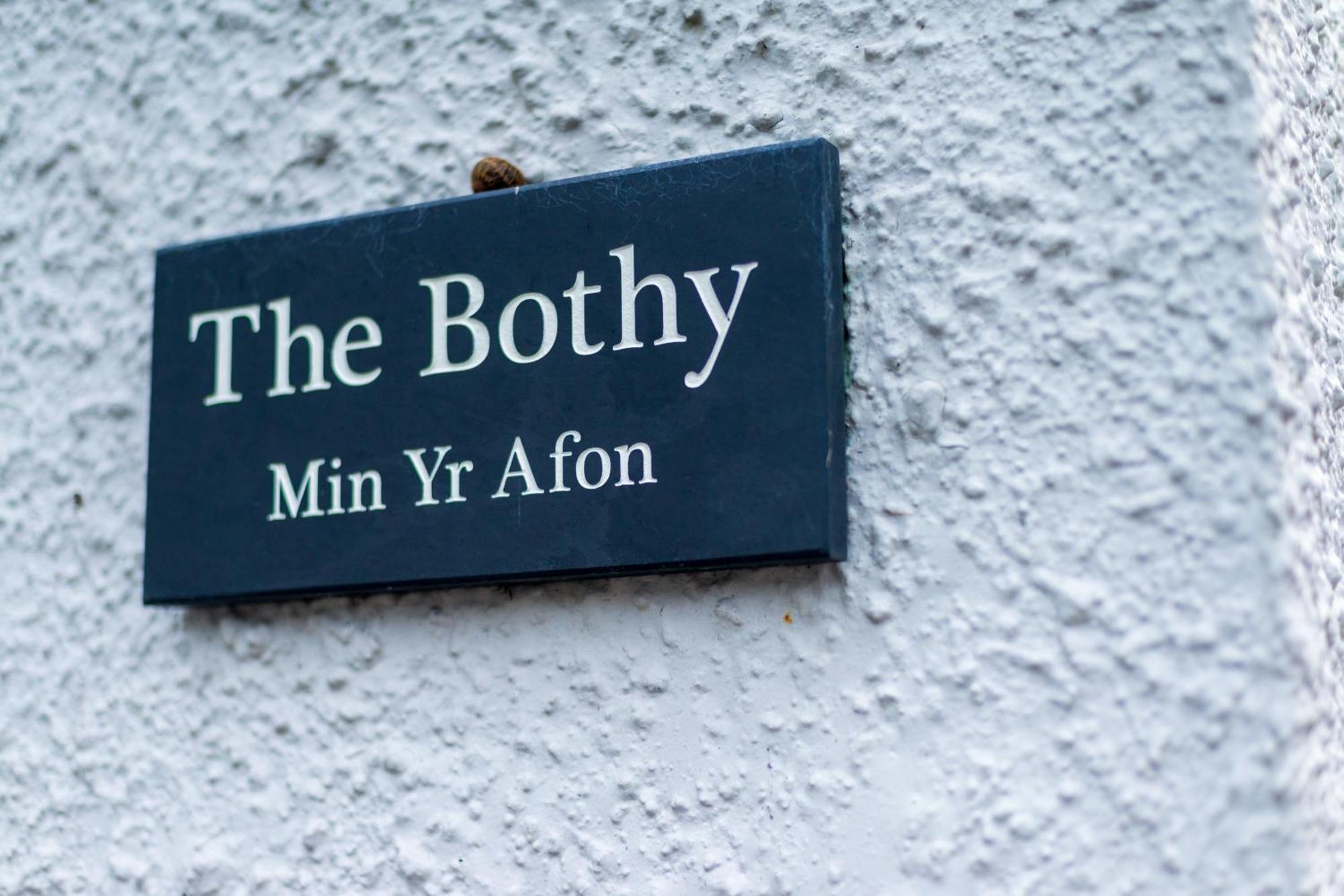 Riverside Bothy In Heart Of Scenic Harbour Village Solva Exterior photo