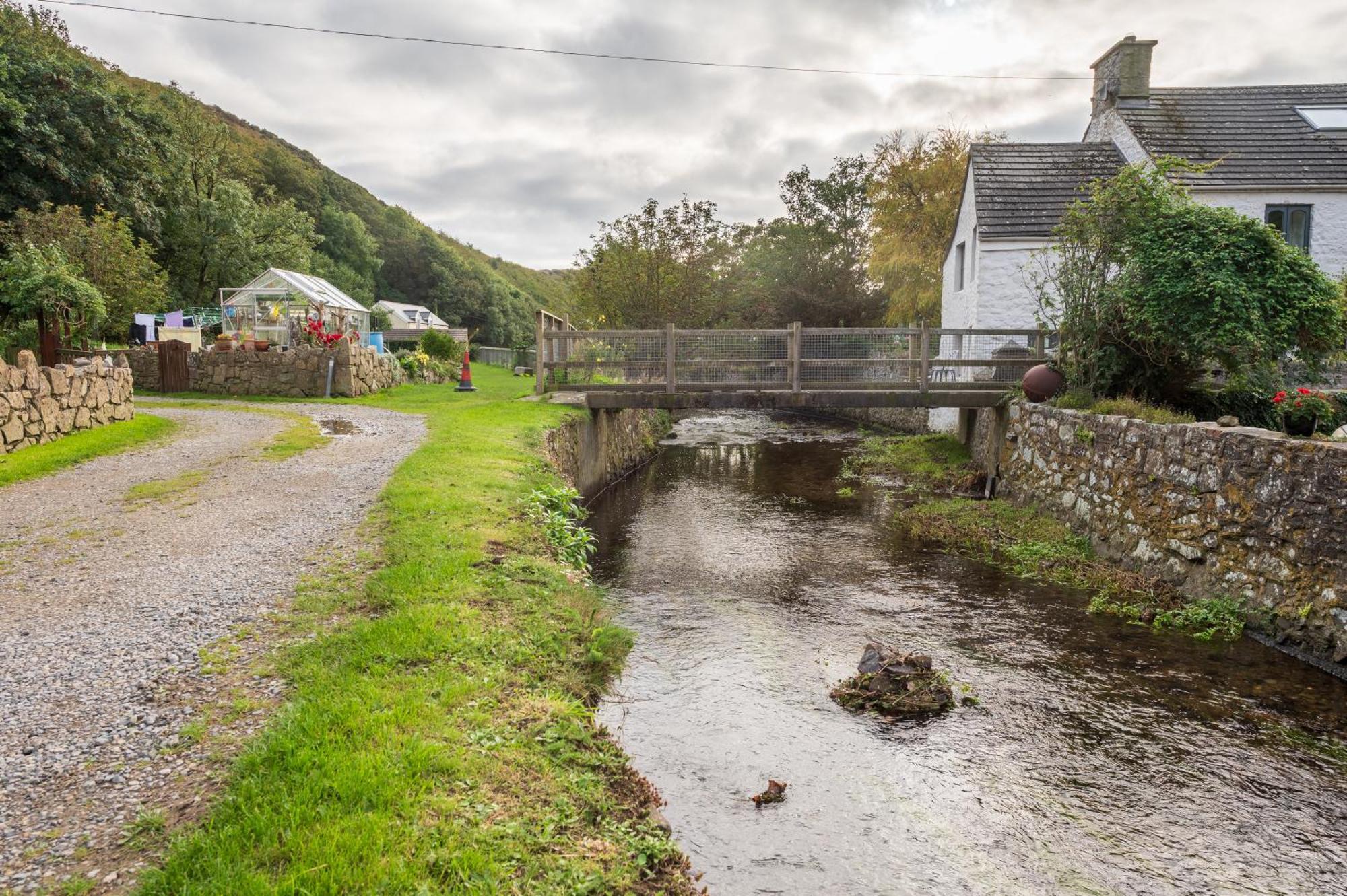 Riverside Bothy In Heart Of Scenic Harbour Village Solva Exterior photo