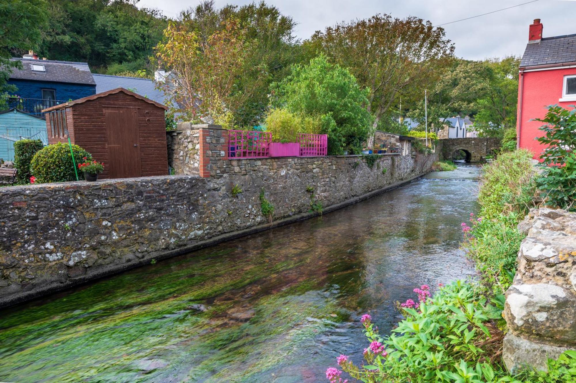 Riverside Bothy In Heart Of Scenic Harbour Village Solva Exterior photo